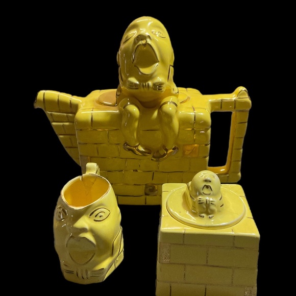Vintage Humpty Dumpty Teapot with sugar and creamer Lingard England - Picture 1 of 11